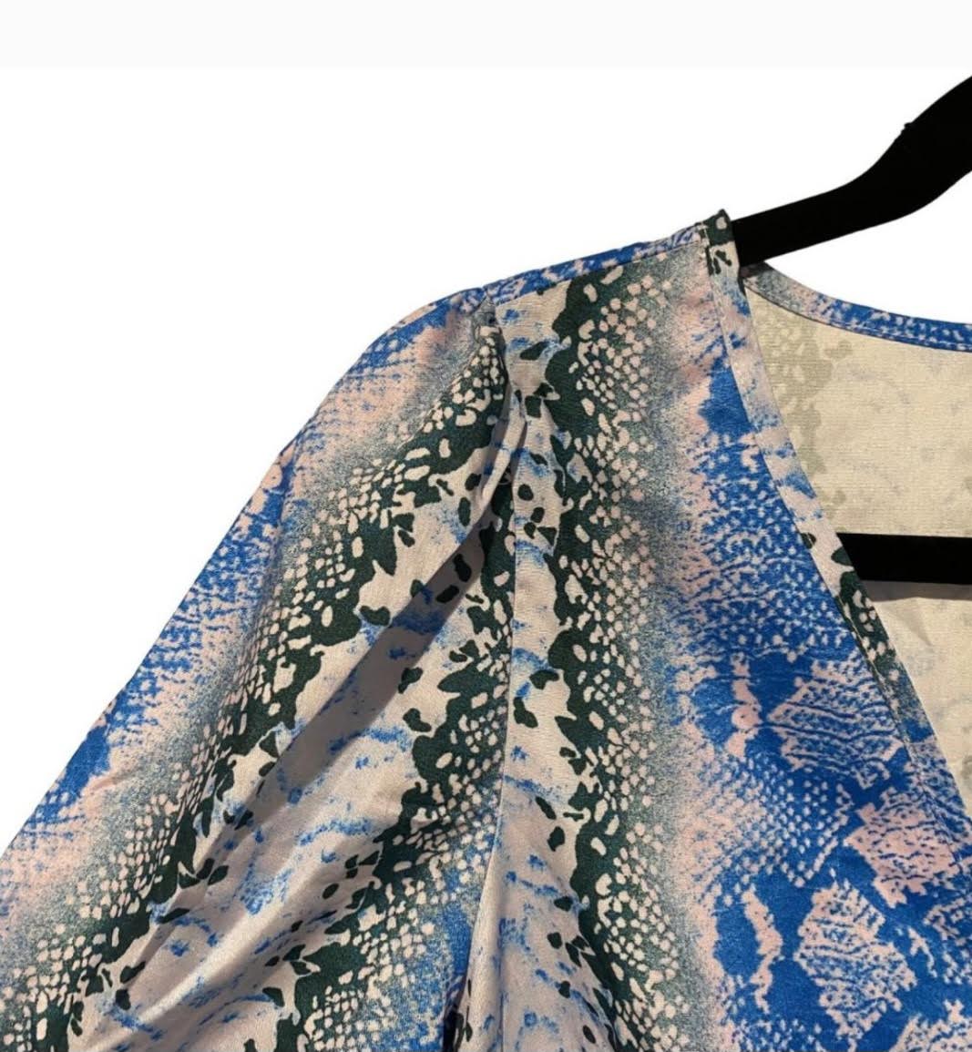SHEIN Blue Bell Sleeve floral snake blouse