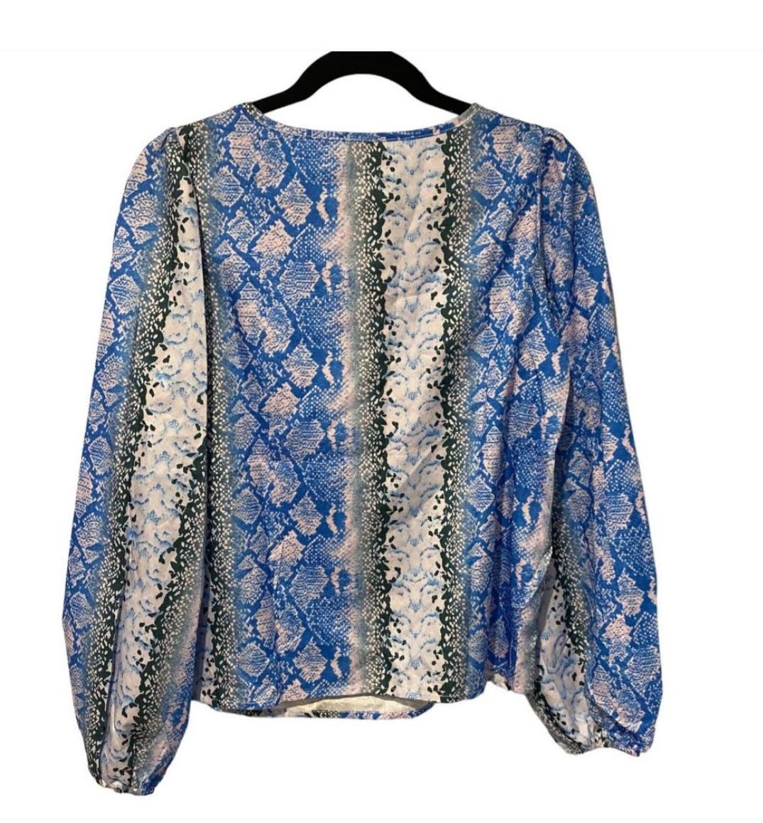 SHEIN Blue Bell Sleeve floral snake blouse