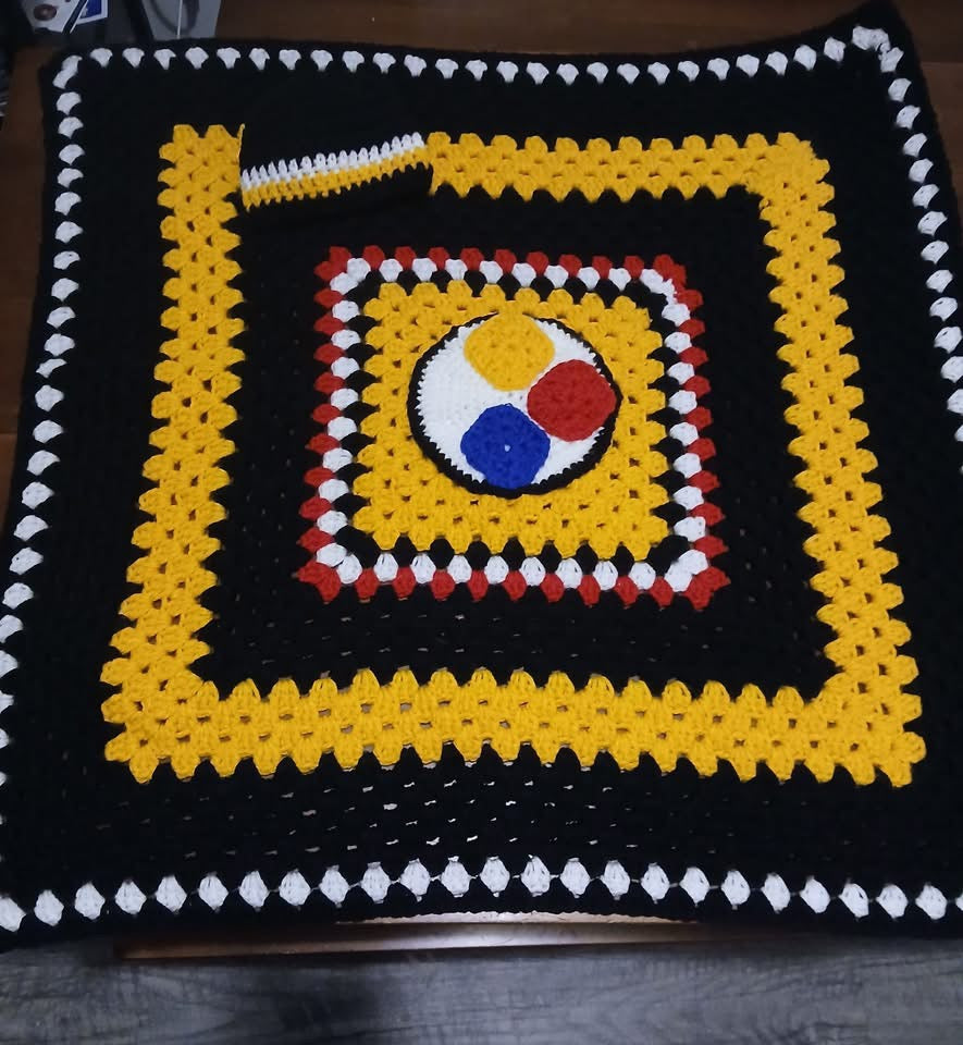 🏈 Steel City Spirit Blanket
